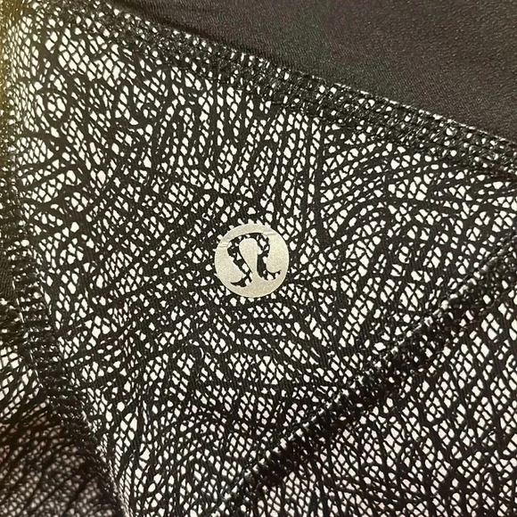 Lululemon Pace Rival Crop Line Up in White Black / Black - Picture 15 of 16